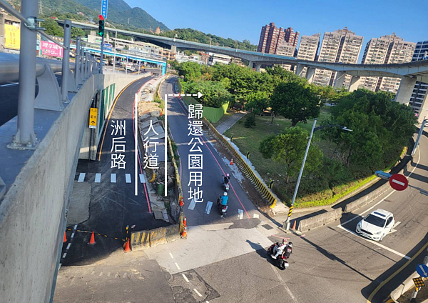 成蘆橋旁洲后路拓寬工程完工,將於明天零時起開放通車,隨即進行一旁臨時替代道路和人行道等復舊工程,恢復公園使用。圖/工務局提供