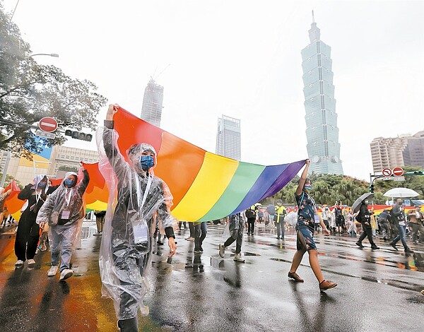 圖為去年台灣同志遊行,12萬人參與。圖/聯合報資料照片