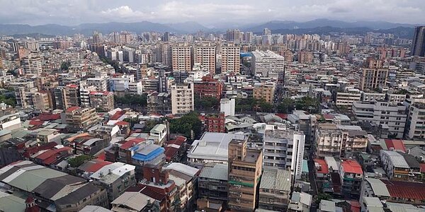 北市四大親民區房價仍持續攀升,其中萬華、文山區更將有新案挑戰每坪破100萬元新高,圖為萬華區。圖/中時報系資料照