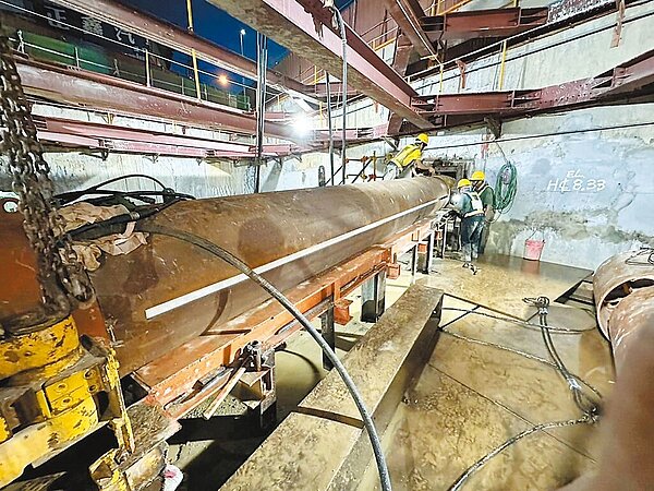 新北市工務局推動「新社后橋園道段道路北延穿越高速公路工程」,目前工程進度進入「管冪推進作業」階段。圖/新北市工務局提供