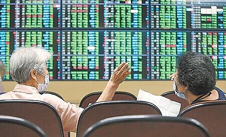 美國道瓊指數27日大跌366點;台股在美股大幅修正影響下,30日開盤恐面臨壓力。(本報資料照片)