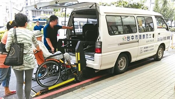 台中市有13萬多名身心障礙者,復康巴士共276輛,每年平均出勤80萬趟次。圖/台中市政府提供