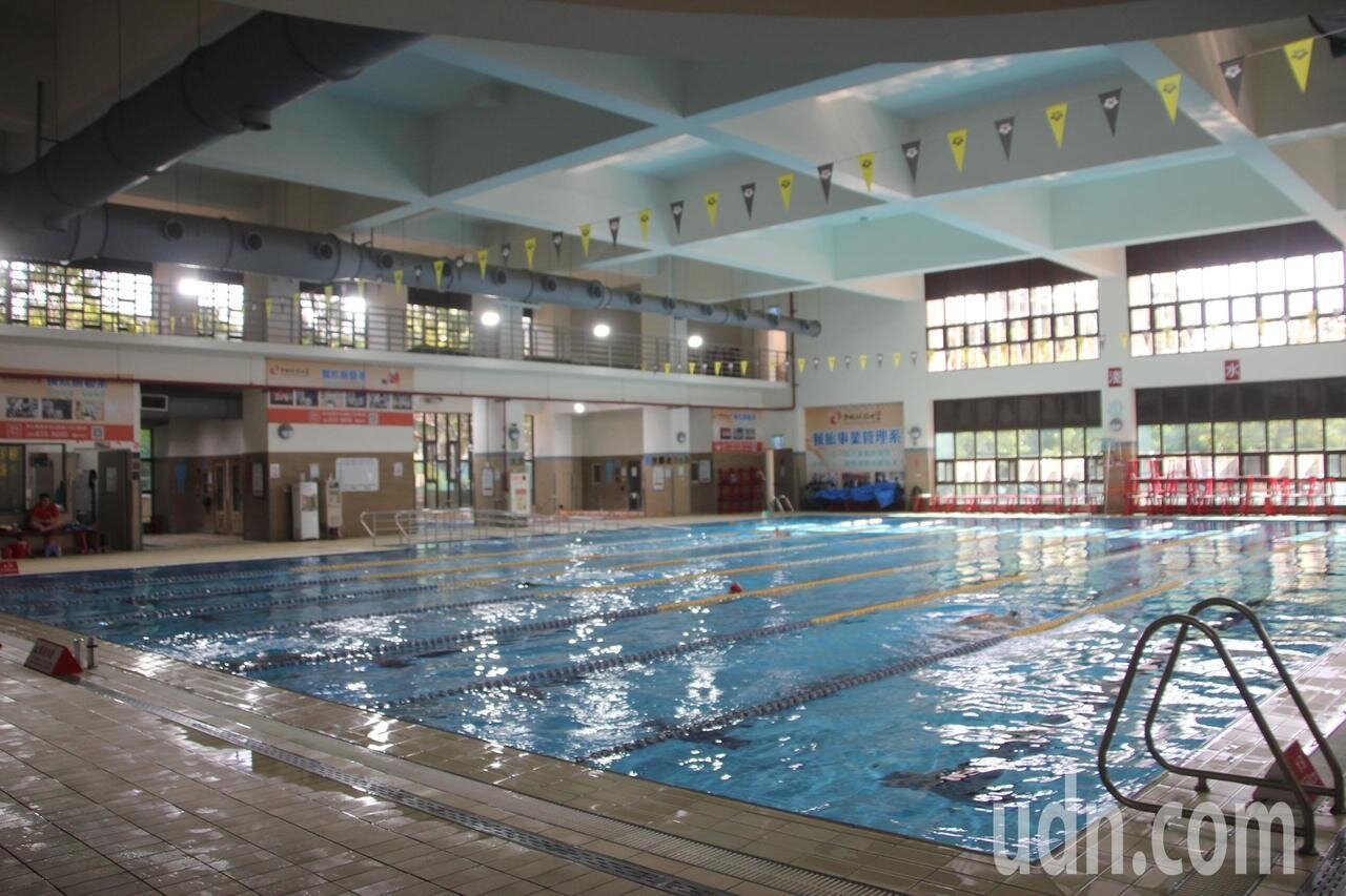彰北運動中心營運管理契約年底到期,將合併縣立健興游泳池辦理招商。報系資料照片