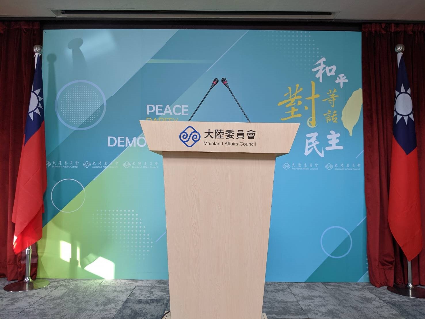 陸委會29日下午就新疆旅行團意外,遭業者批評因為禁團令導致沒有保障,強調「沒有必要將本案硬與兩岸是否推動恢復團體旅遊相牽連」。報系資料照/記者廖士鋒 攝影