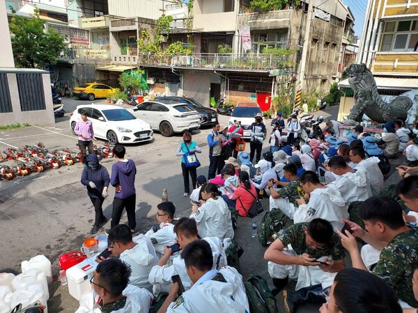 台南市新增登革熱病例已降到168例，仍加強熱區的孳清及噴藥。圖／南市衛生局提供