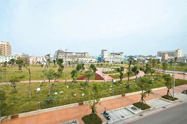 新北市政府原規畫在新莊頭前運動公園興建防災體驗館及幼兒園，地方反對建館，連帶影響幼兒園設置計畫。圖／聯合資料照片
