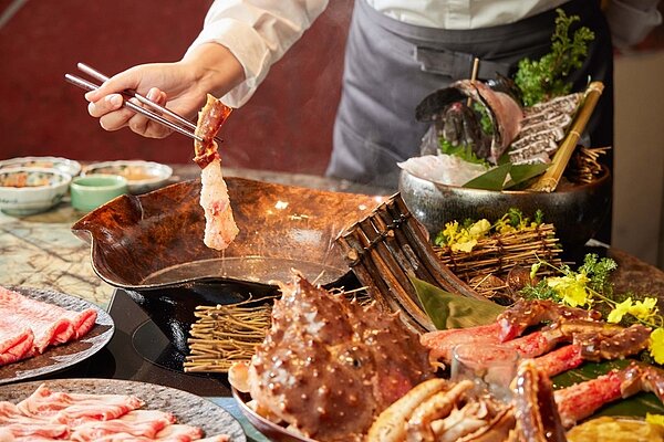 乾杯集團旗下全新頂級鍋物品牌「黑毛屋招待所」,全台首店插旗嘉義市。圖/觀光新聞處提供