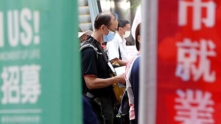 勞動部積極推動二度就業婦女、中高齡勞工重返職場,旅宿業老闆若願意重新檢視用人標準、提高薪資水準,這些勞工將會是最佳的助益、旅宿業缺工的及時雨。圖∕本報資料照片