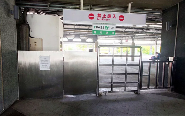 苗栗火車站動線改善案，1樓下個月將新增進站立桿式驗票機。聯合報資料照片