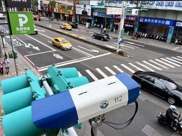 桃園市每年新建天羅地網監視器僅約100支,多位議員質疑編列預算不足,市警局回應,明年已爭取7億1416萬餘元建置預算,會以汰舊為主、新設為輔,以免排擠額度。圖/桃園市警局提供