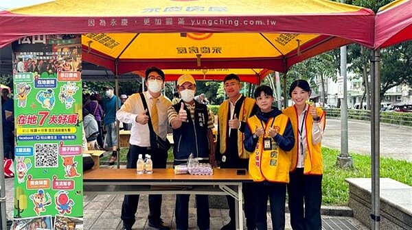 永慶房屋長期協助民炤里里長周政諭舉行各種活動,讓每場活動順利又圓滿。圖/永慶房產集團提供