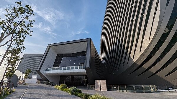 高雄港埠旅運中心01