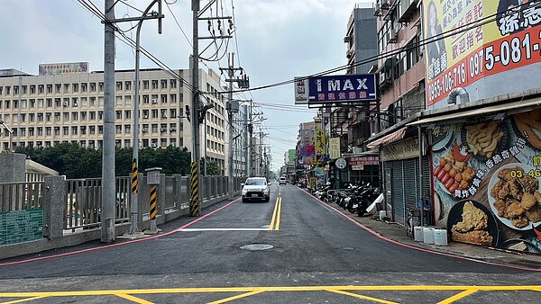 中壢區龍東路445巷道路拓寬完工通車。圖/桃園市新工處提供
