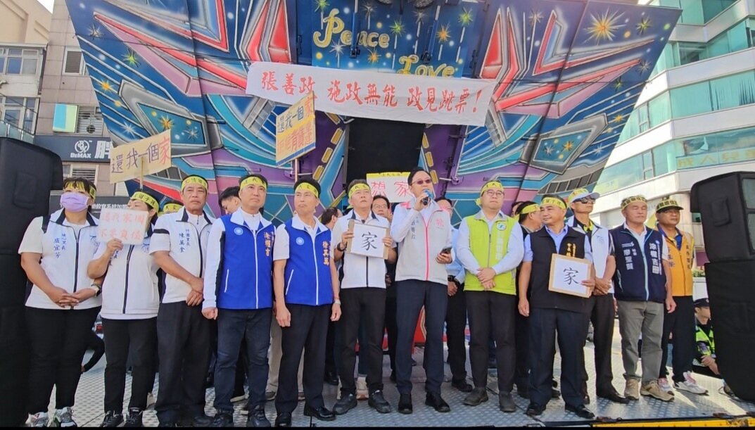 張善政到現場回應航空城拆遷戶的訴求,提出5點新利多。記者鄭國樑/攝影