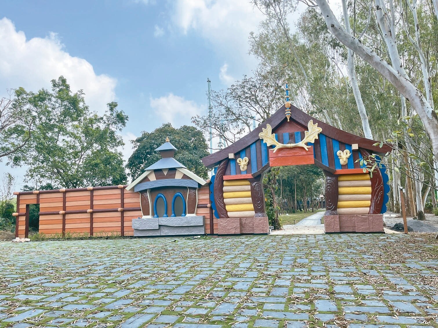 微型文創園區試營運開幕時間再延宕,嘉縣府解釋,目前尚未拿到動物展演證。記者黃于凡/攝影