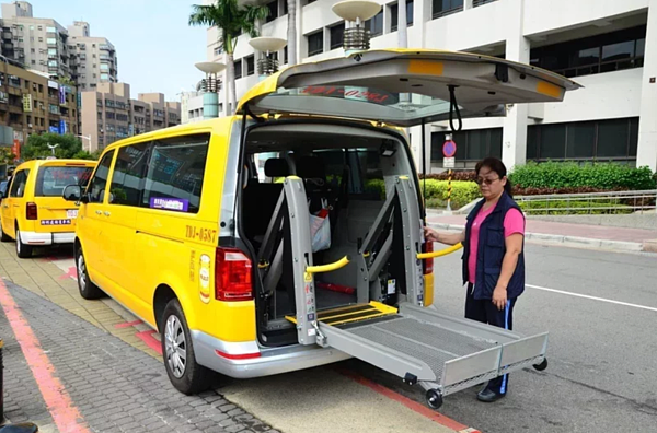 桃園愛心計程車開放敬老卡乘車點數也可搭乘。圖/桃園市政府提供