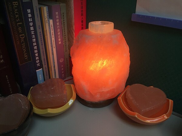 擺放鹽燈提升運勢是順應自然運行的法則,無論想增加事業運、貴人運,或健康運,都可以順勢而為少花點力氣。 圖/聯合報資料照