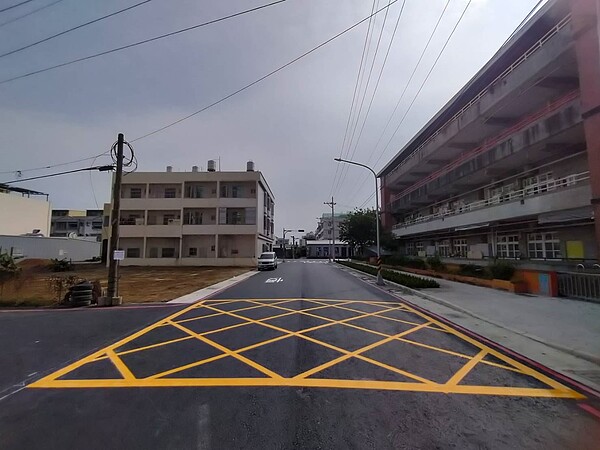 林園王公國小北側道路拓寬完成開放通車。圖／高雄市工務局提供