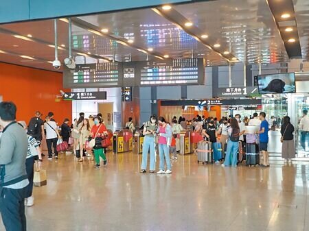 
雲林高鐵站運輸量2023年8月達到12.9萬人次，暑假期間幾乎每日人潮洶湧。（周麗蘭攝）
