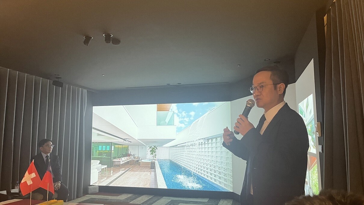 ▼李騰為表示結合休閒旅遊與自然環境的建築,是現代豪宅更貼切的服務。(圖/<a href="https://house.ebc.net.tw/" target="_blank"><span style="color:#3498db;">EBC地產王</span></a>張琬聆攝)