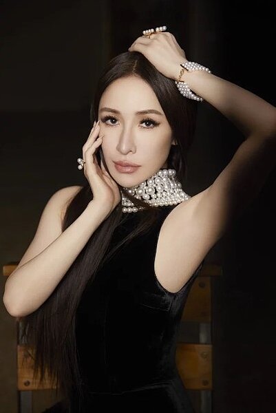 蕭亞軒忍著身體不適拍完MV。圖/華納音樂提供