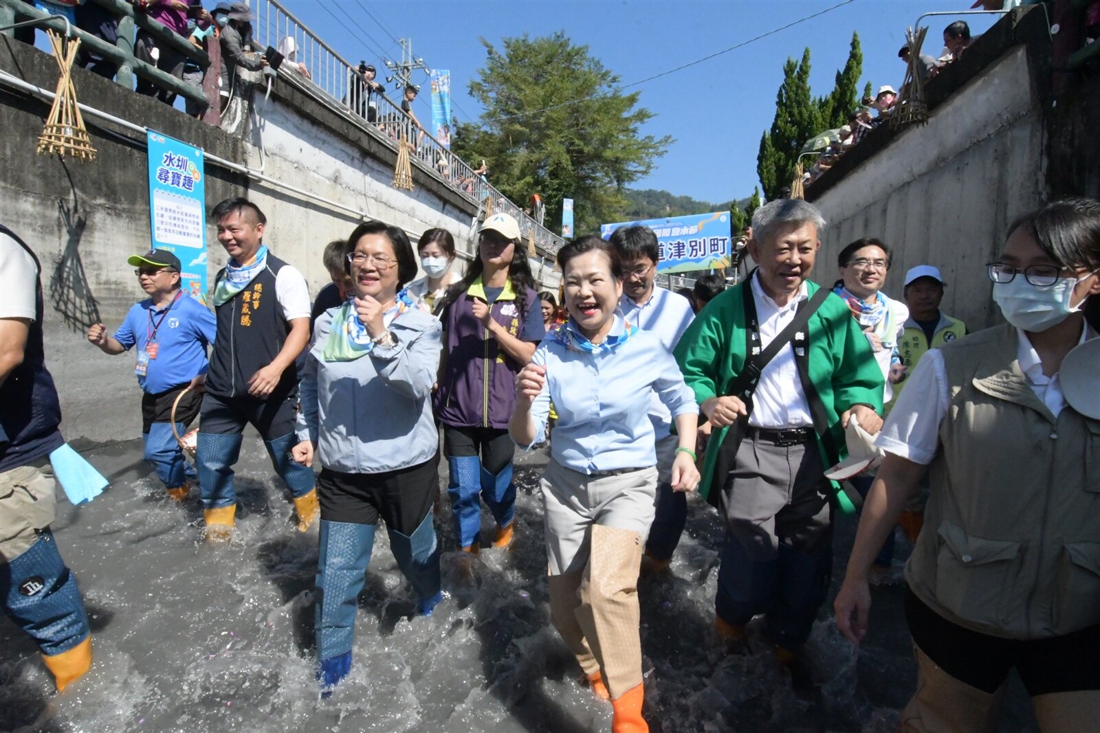 彰化縣2023二水國際跑水節,經濟部長王美花、縣長王惠美等人到八堡圳渠道跑水。記者簡慧珍/攝影