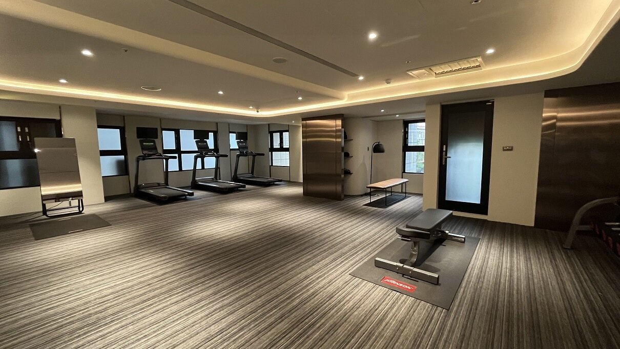 ▼大型社區的公設比通常較低,設施卻很豐富。(圖/<a href="https://house.ebc.net.tw/" data-cke-saved-href="https://house.ebc.net.tw/" target="_blank"><span style="color:#3498db;">EBC地產王</span></a>張琬聆攝)