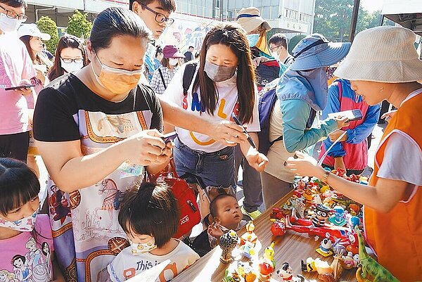 玩具基地組長黃智筠4日表示,回收玩具已有201個社福機構、學校等單位申請領用。(台灣玩具圖書館協會提供/吳建輝彰化傳真)