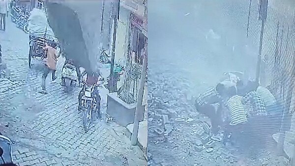 印度一名男子騎車禮讓來車時,遭建築掉落巨石擊中當場身亡。圖片來源/擷取自X