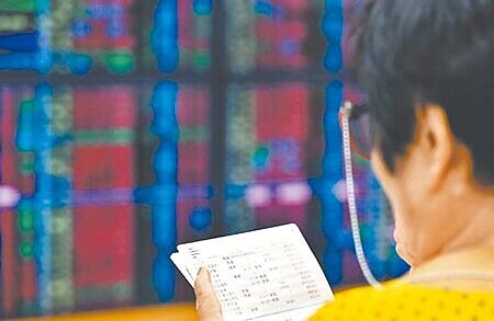 台股受惠美股帶動行情回穩,11月僅三個交易日就大漲500點。圖∕本報資料照片