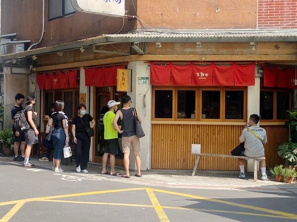 文青風冰店「金雞母」東門店將在11月底歇業。圖／截自臉書粉專《金雞母Jingimoo》