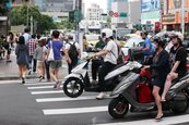 又見行人地獄　外國人沉痛告白「害怕過馬路」：有時真後悔來台灣