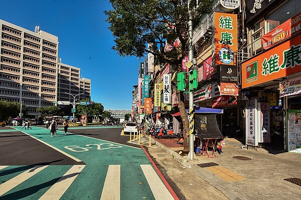 「富宇天玥」鄰近樂善國小生活圈及舊市區機能，離A8長庚醫院商圈也不遠，生活便利。圖／富宇天玥提供
