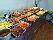 被消貪打敗！大寮60元吃到飽便當店爆紅　老闆：過陣子就會喊卡