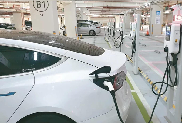 因應淨零趨勢,高雄市今年首度補助電動車充電樁,已有6件審請案。示意圖/聯合報系資料照片