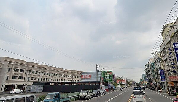 陳秋妮店東指出，有高資產族1年多前在高雄蛋殼區買2房預售屋，但如今市況差、加上基地位置不優，現在成屋想轉手也難轉。圖／google map