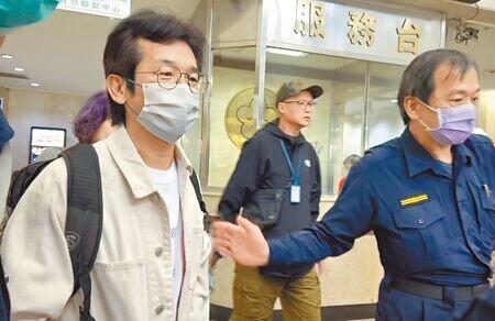 名導魏德聖(左)因資產遭「鑫鴻國際投資」董事長郭台強聲請查封,反控郭台強等人涉嫌詐欺、偽造文書、背信、侵占等罪,台北地檢署7日首度以告訴人身分傳喚魏德聖出庭。(陳志賢攝)