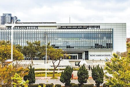 
位在新竹縣竹北市興隆路上的美國亞太學校與縣府發生租金訴訟，縣議員歐陽霆7日在總質詢時建議縣府研議終止合約，設立高中解決新竹縣高中不足的問題。（羅浚濱攝）
