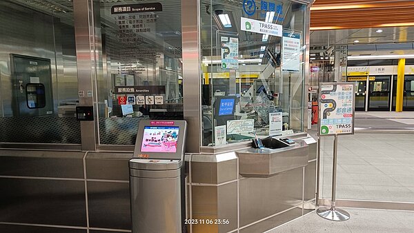 黃淑君表示,接獲民眾陳情,環狀線目前到晚間十點半就會變成無人車站。圖/黃淑君提供