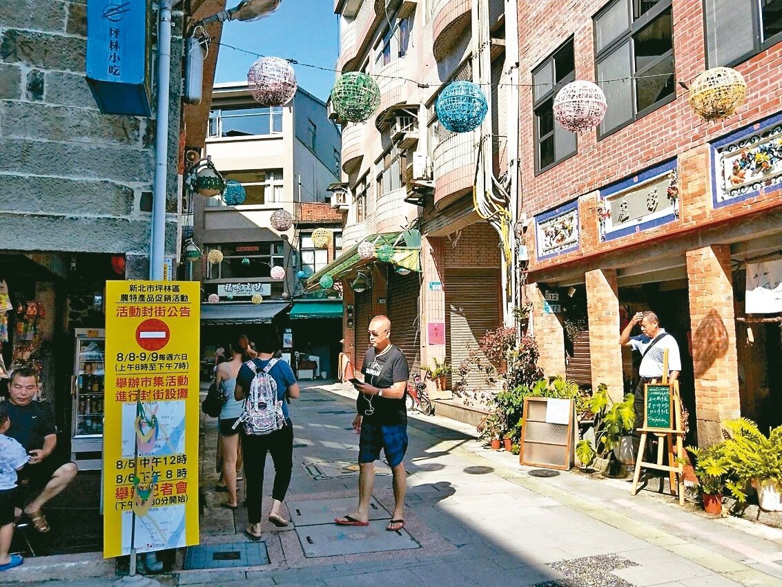 國5開通後,到新北坪林旅客數下降,商圈面臨生存挑戰。記者江婉儀/攝影