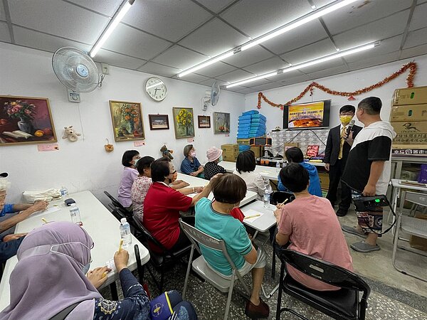 嘉興里舉辦陽台補登講座。（圖／信義區樂生活Ｘ有你有我）