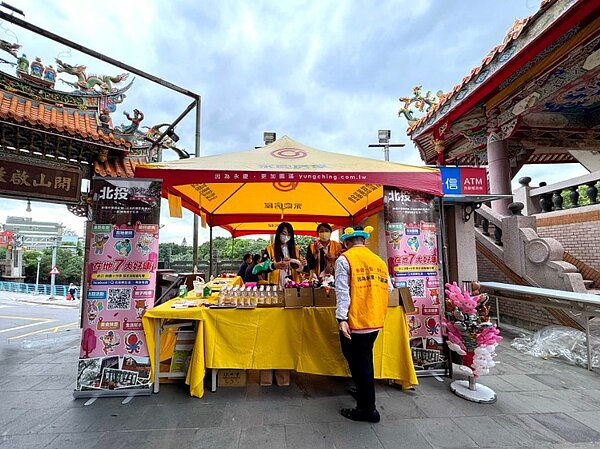 永慶房屋力挺2023全國聖母盃舞龍舞獅錦標賽,在現場擔任活動志工,準備多樣造型氣球,贈送給參加民眾。圖/永慶房屋