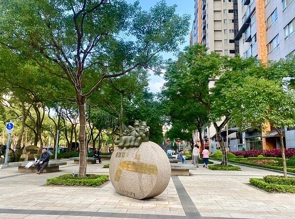 三峽北大特區就以人文環境、舒適街廓等吸引家庭客、退休人士、國外返台定居族群移入。圖/信義房屋提供