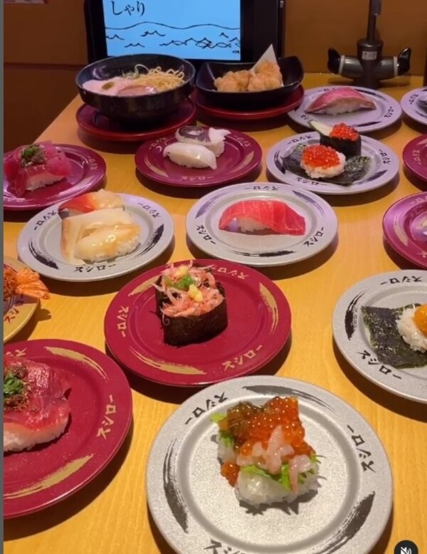 連鎖迴轉壽司「壽司郎」推出了一日優惠，只要消費滿特定的壽司盤數，即可獲得折價券。圖／取自壽司郎instagram