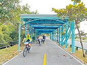 屏東防汽機車　環灣單車道擬重設路擋