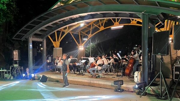 台北市士林區承德里舉行「文化就在巷子裡」音樂會，邀請TSO青年管弦樂團演奏9首古典樂曲。