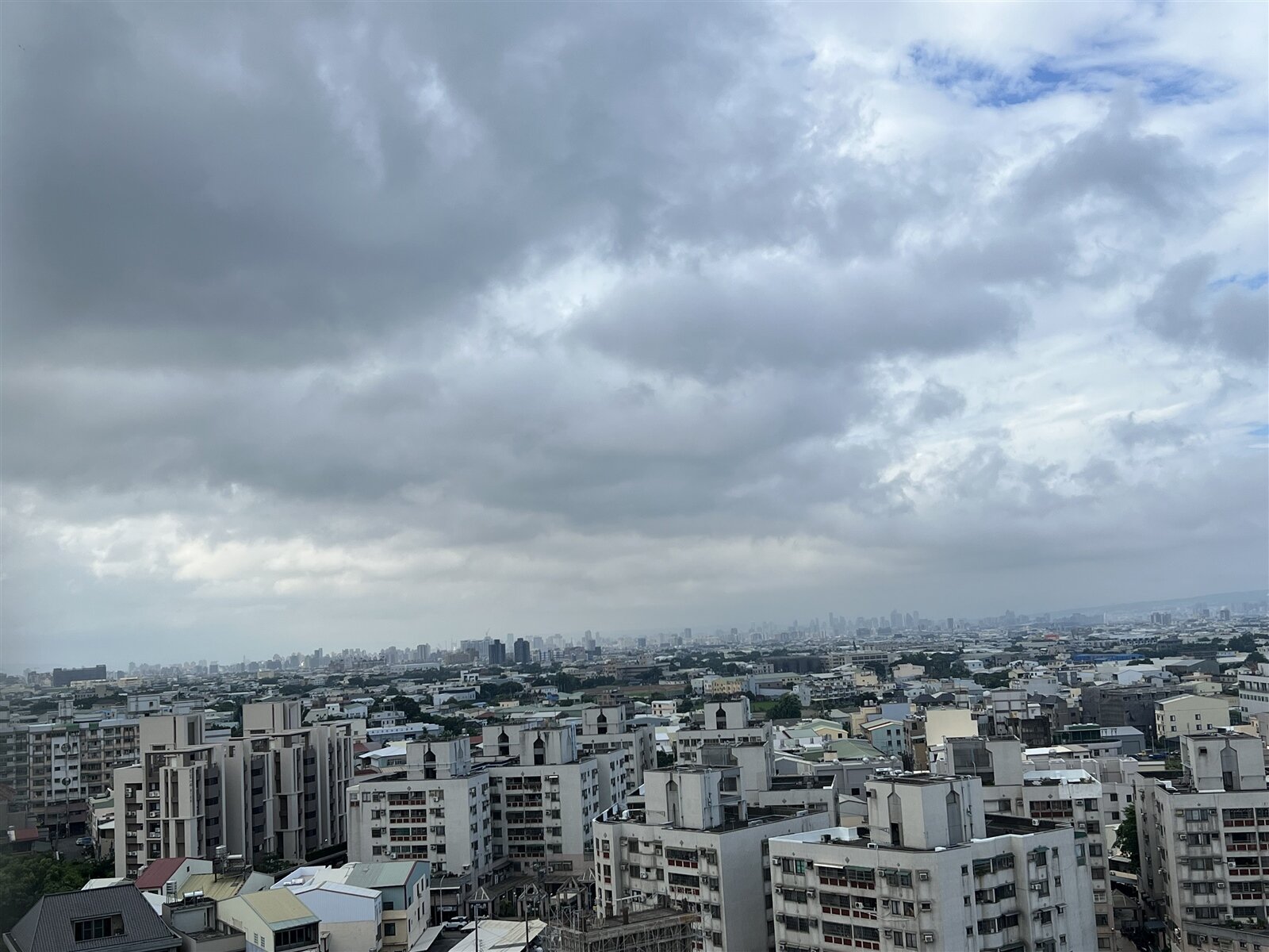 台中市老屋多,藍綠議員呼籲加速危老重建與都更審查,以確保公共安全。記者陳秋雲/攝影