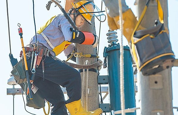 台電13日宣布，明年將再大舉招募超過千人，完訓後起薪約3.2萬元起跳。示意圖／台電提供