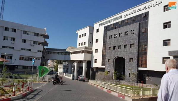 數千人可能受困加薩最大的西法醫院(Al-Shifa Hospital),當地官員警告,院內堆積著腐爛的屍體,院方已無法負荷。圖/維基百科