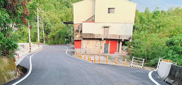 改善內門區高125線瓶頸路段,內東橋南側道路拓寬工程通車。圖/高雄市工務局提供